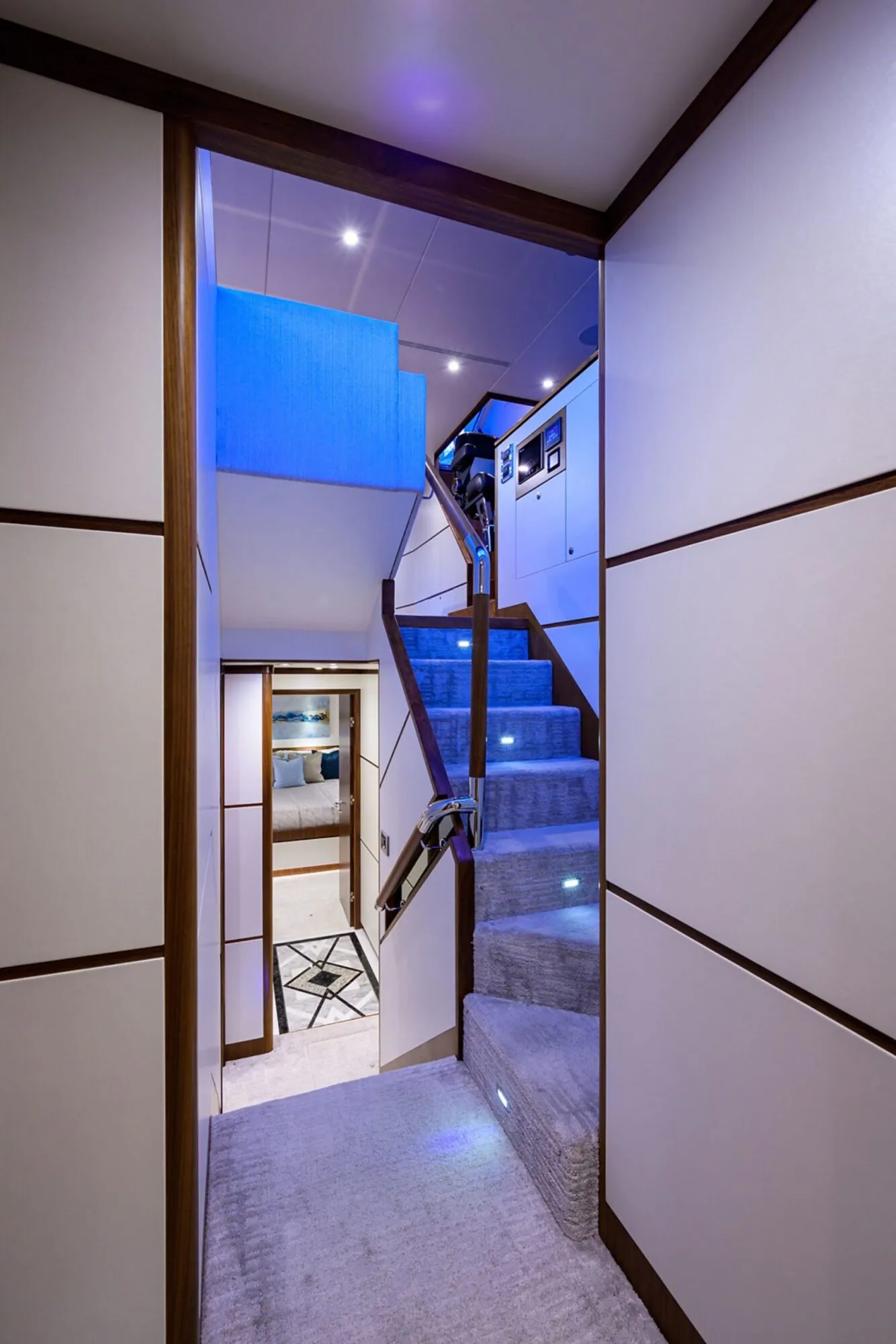 7 Diamonds — photo 9