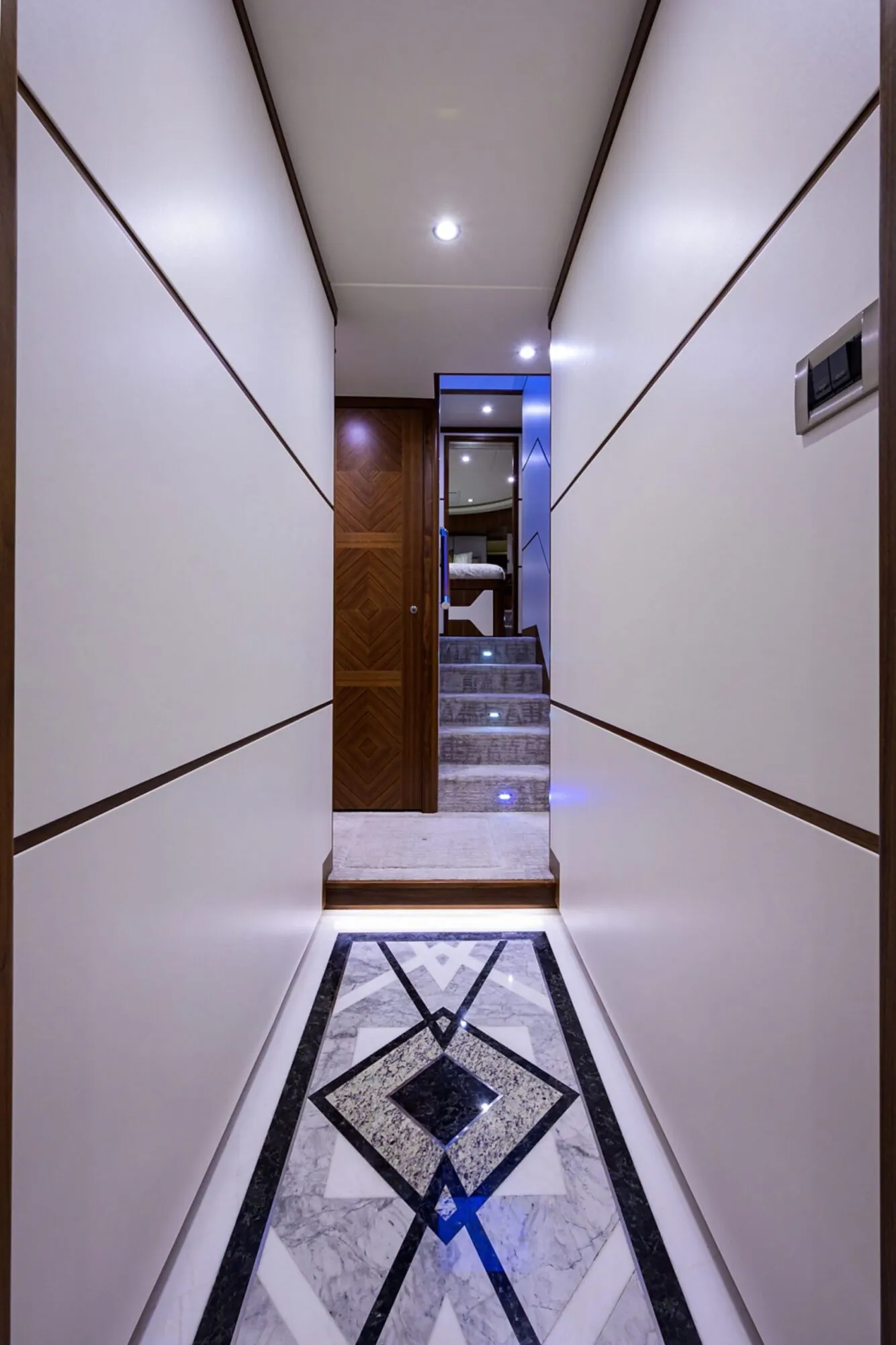 7 Diamonds — photo 18